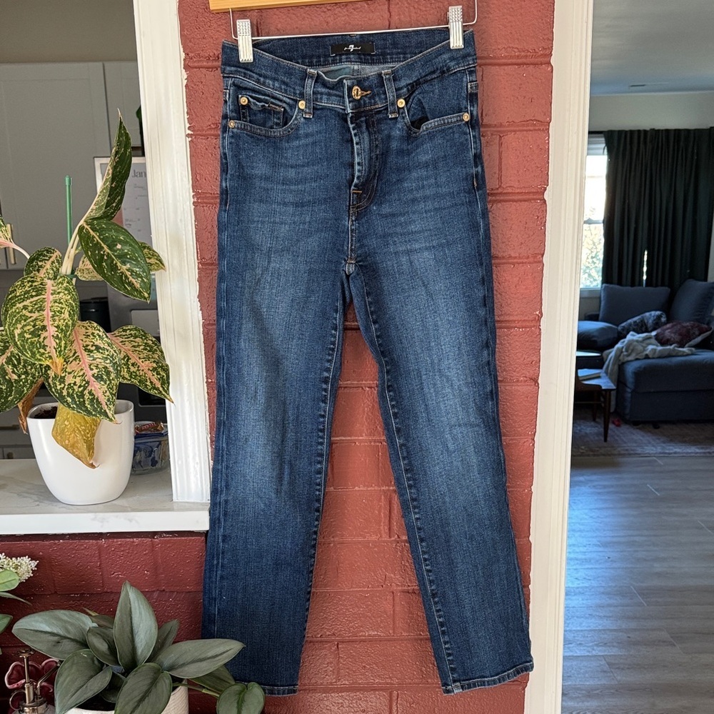7 For All Mankind The Straight Crop Jeans in SoHo Dark Size 26